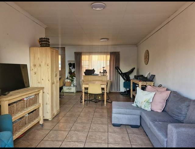 3 BEDROOM TOWNHOUSE FOR SALE IN GLEN MARAIS
